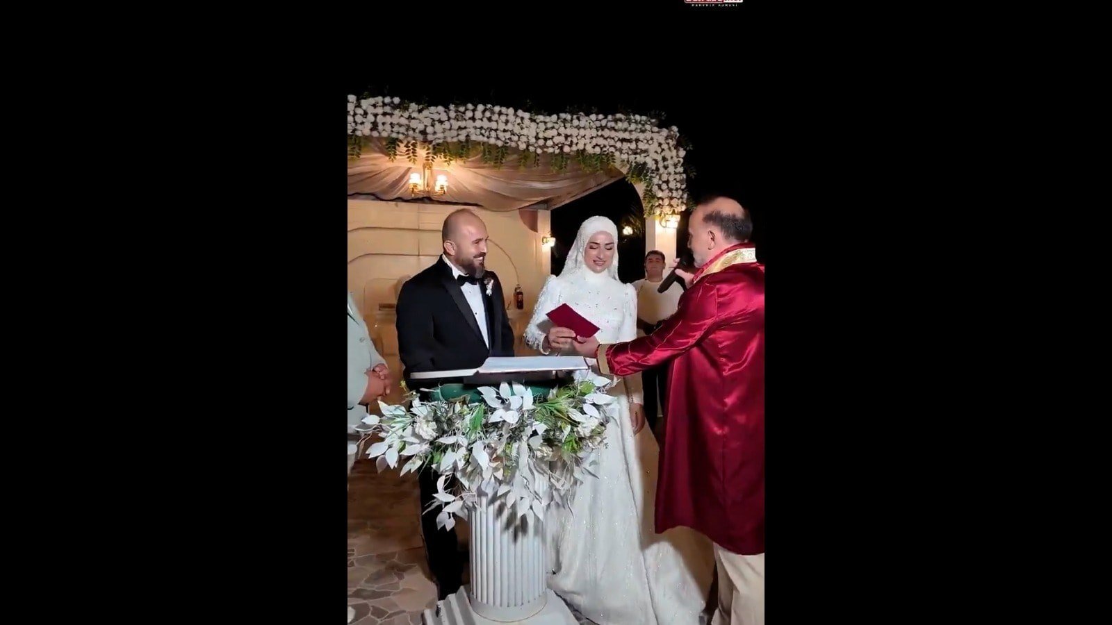 Burak Özçivit kardeşinin Bafra’daki düğününe neden katılmadı?