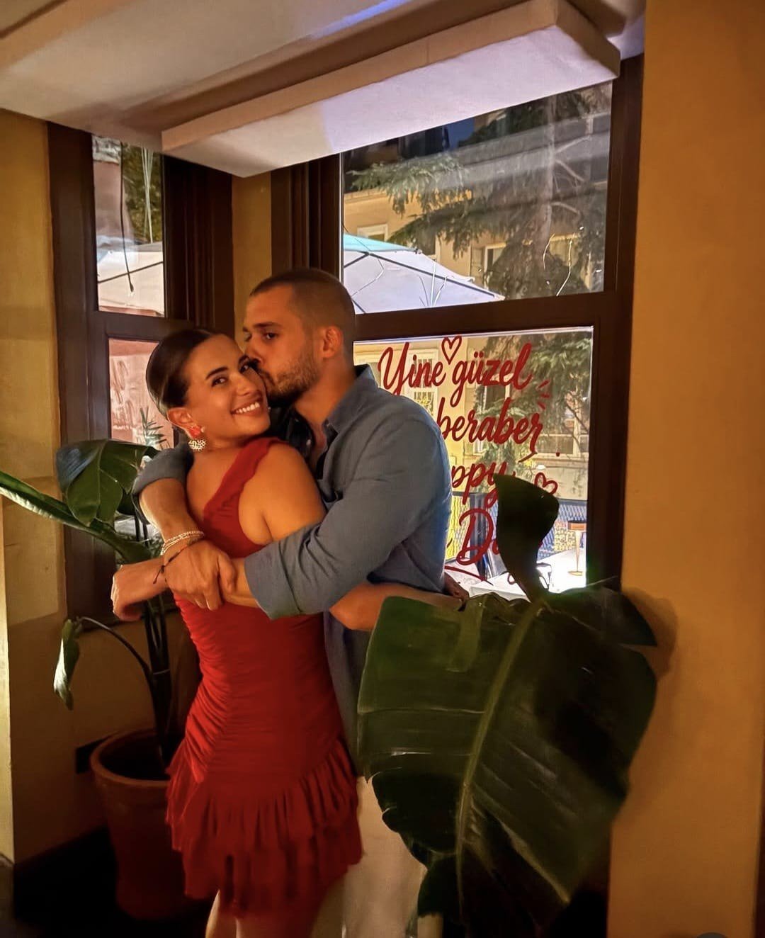 Buse Terim 36. yaşını Batu Son ve yakın dostlarıyla kutladı