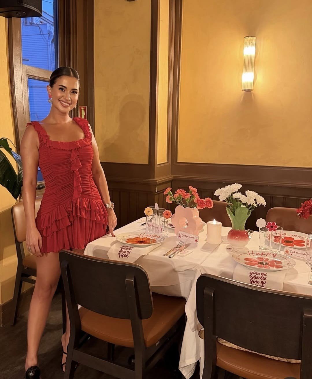 Buse Terim 36. yaşını Batu Son ve yakın dostlarıyla kutladı