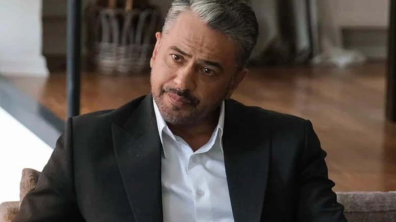 Emre Altuğ, sevgilisi Pınar Yüzbaşıgil ile davette görüntülendi