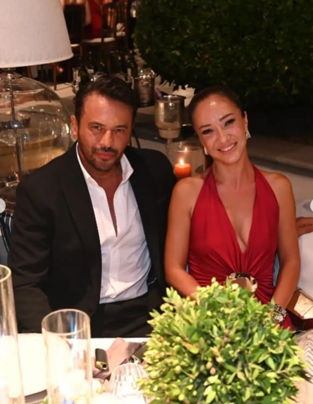 Emre Altuğ, sevgilisi Pınar Yüzbaşıgil ile davette görüntülendi