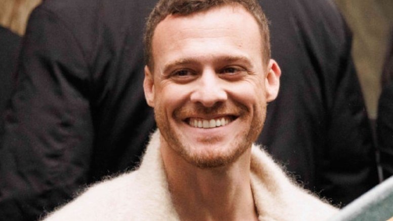 Kerem Bürsin boyun fıtığı ameliyatı geçirdi: Hastane paylaşımı dikkat çekti