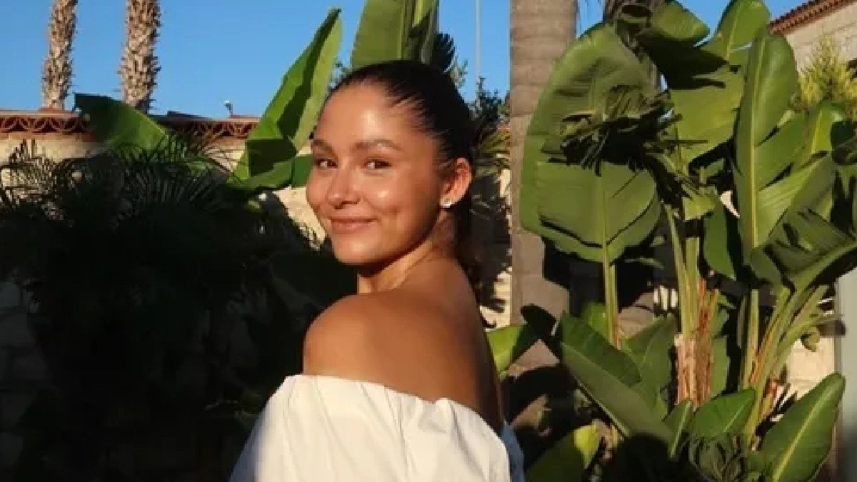 Pınar Aylin’in kızı Maya Tokatlıoğlu Çeşme’de görüntülendi