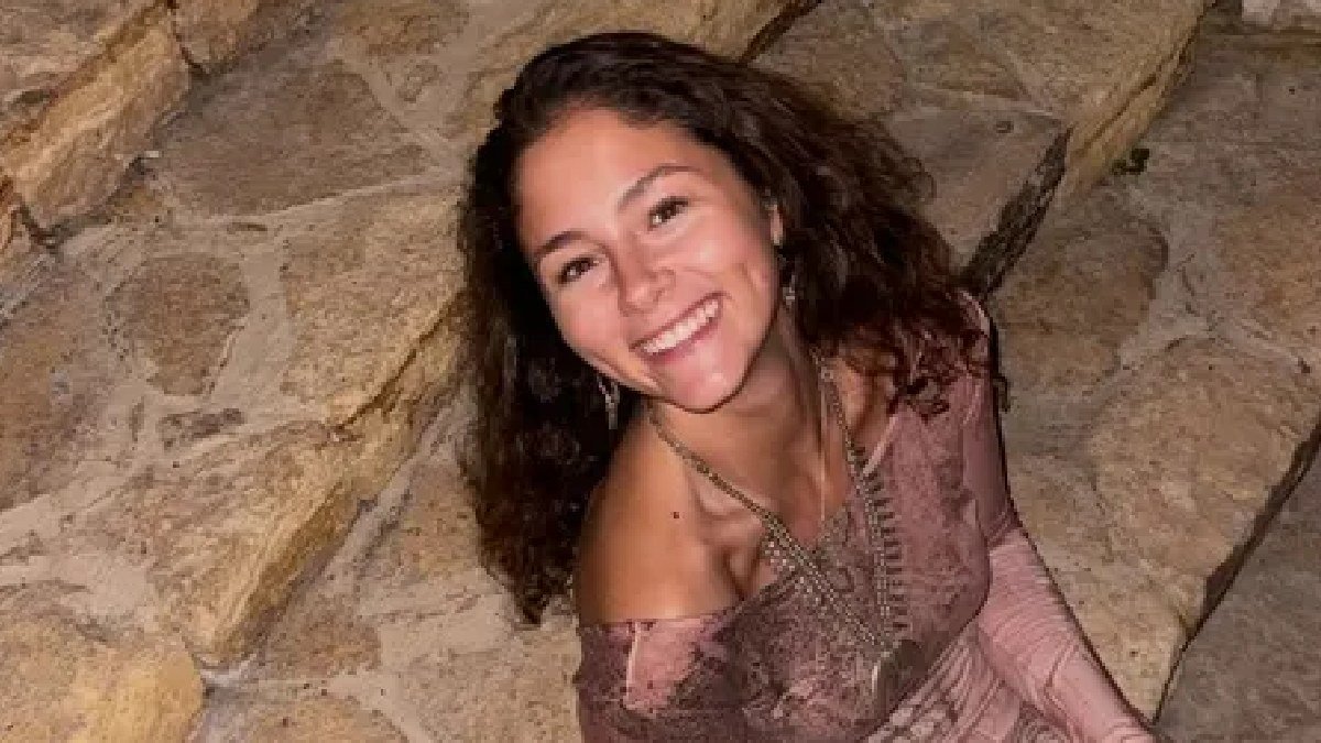 Pınar Aylin’in kızı Maya Tokatlıoğlu Çeşme’de görüntülendi