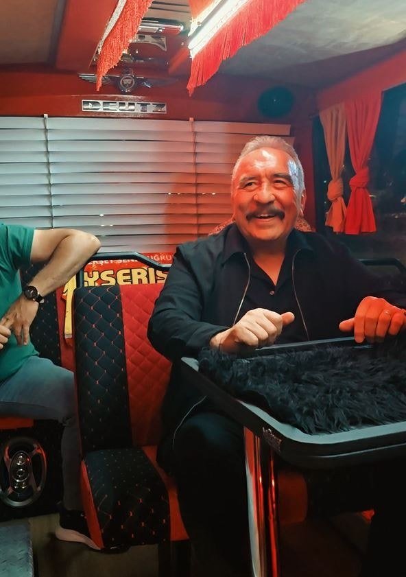 Ümit Besen, Kayseri’deki konserine nostaljik minibüsle gitti