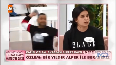 Kuzeniyle Aldatılan Koca Canlı Yayında Eşine Su Şişesi Fırlattı