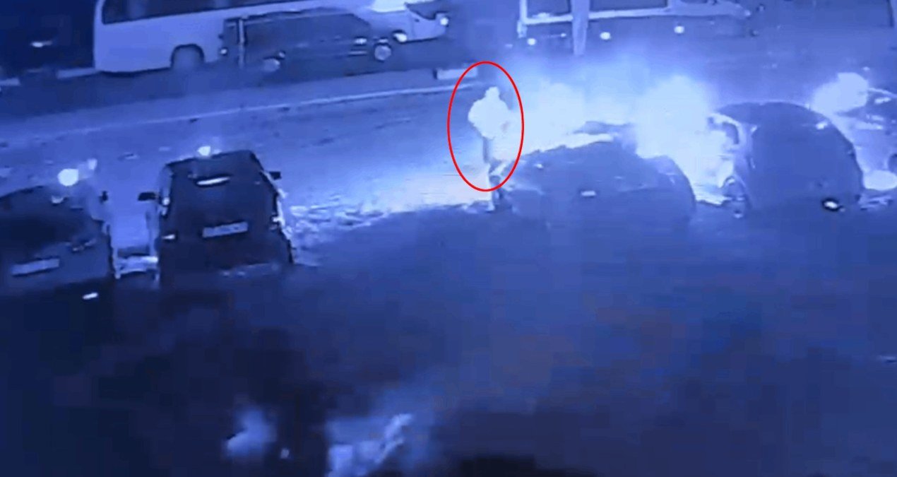 Antalya Serik’te oto galeride kundaklama: 6 otomobil kullanılamaz hale geldi
