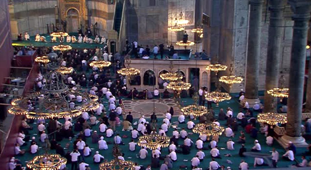 Ayasofya'da 86 yıl sonra ilk namaz kılındı