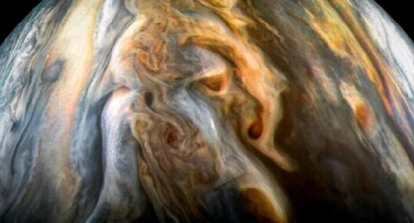 Uzay Aracı Juno, Jüpiter’in Kuru Olduğu Sanılan Atmosferinde Su Buldu