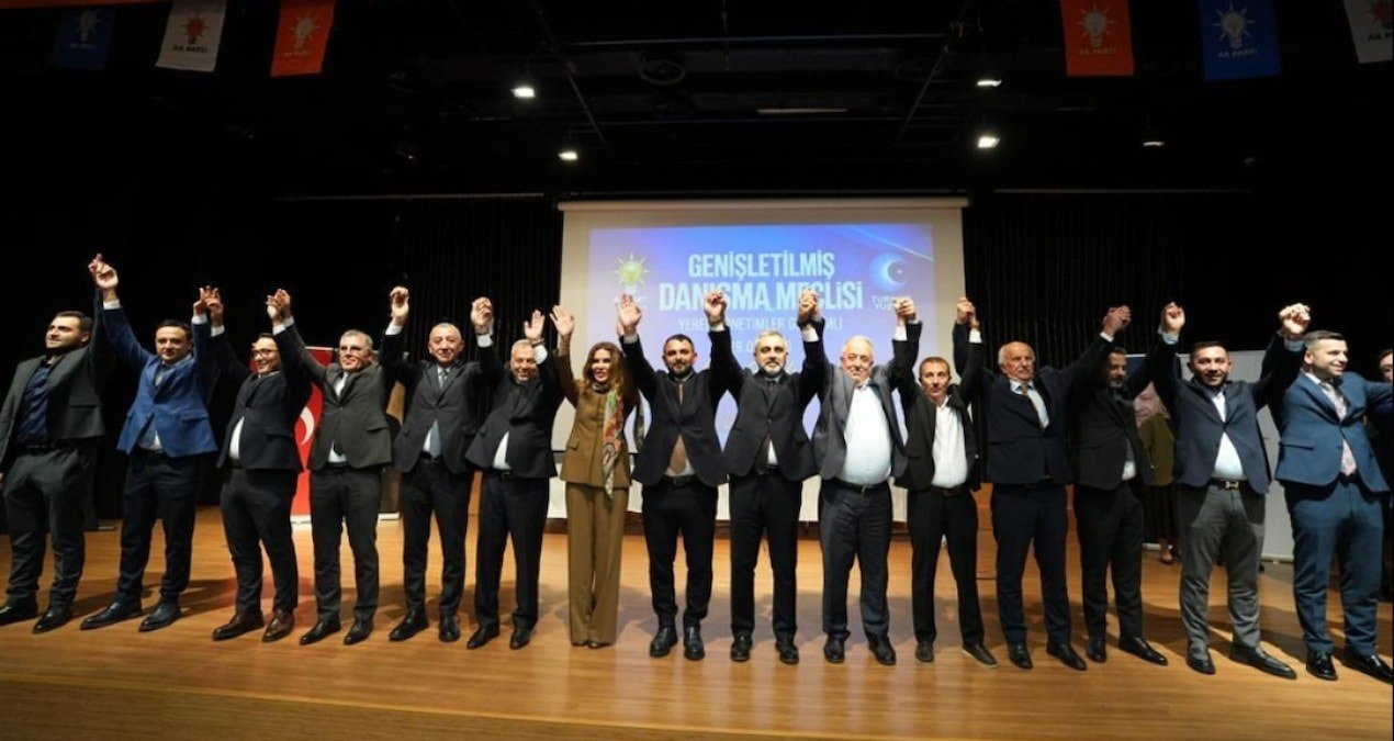 İBB Meclisi’nde fark 12’ye düştü: Ataşehir’de 6 üye AK Parti’ye geçti