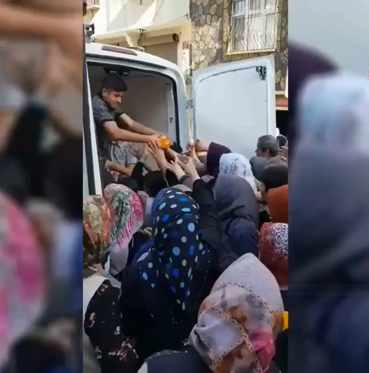 AKP'nin kalesinde bedava ekmek izdihamı