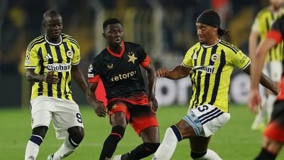 Fenerbahçe, Slavia Prag karşısında 2-0 öne geçtiği maçta 2-2 kaldı