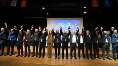 İBB Meclisi’nde fark 12’ye düştü: Ataşehir’de 6 üye AK Parti’ye geçti
