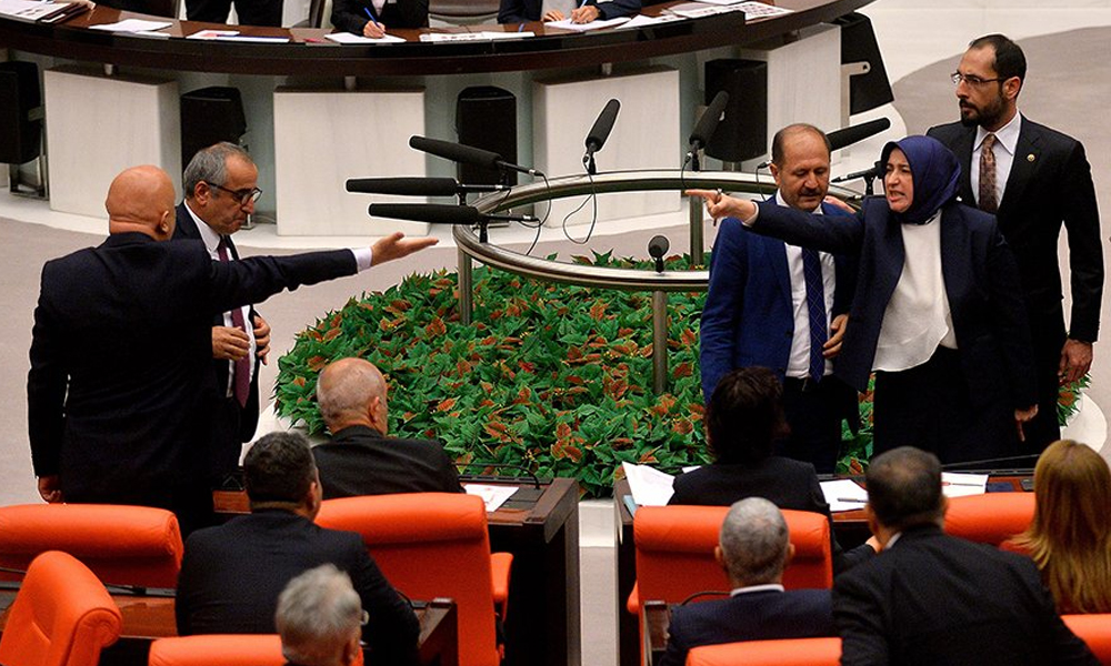 Mecliste Kavga-Ölüm yıldönümünde Ecevit’e büyük ayıp!