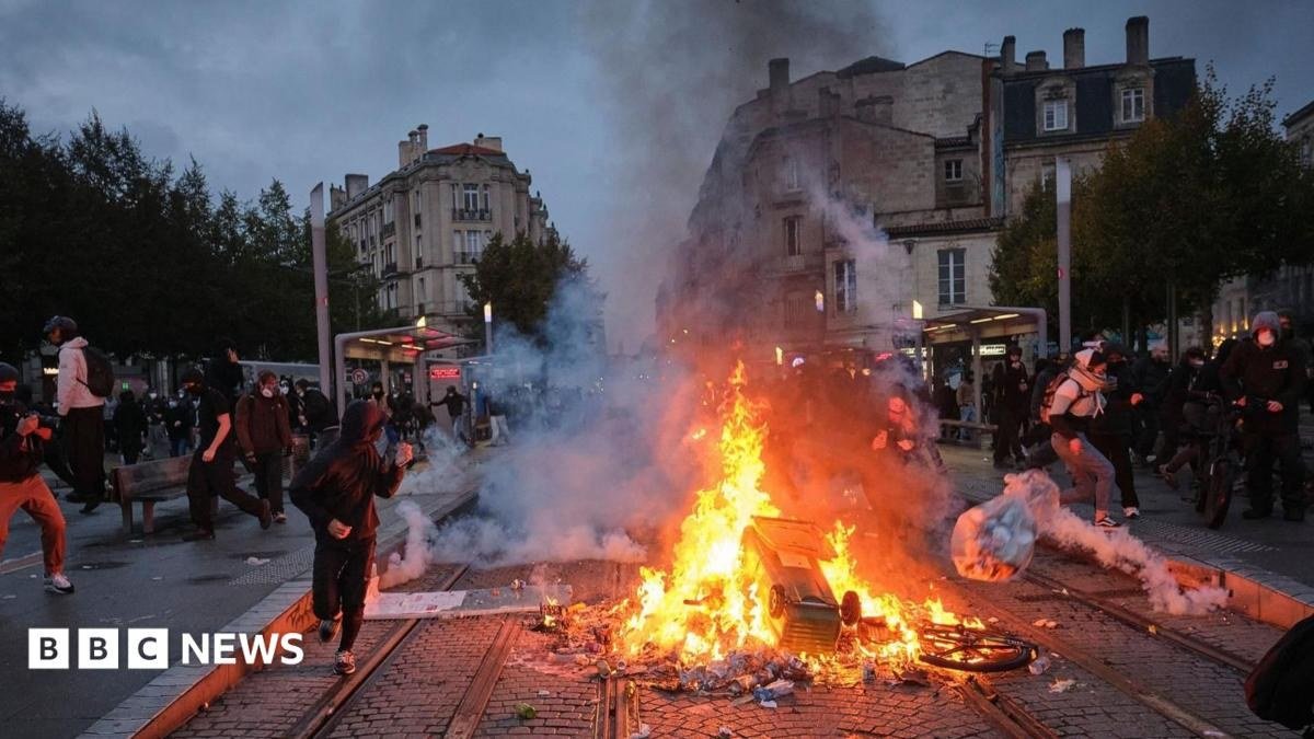 Nearly 1,000 Arrested in France Following Latest Wave of Mass Protests