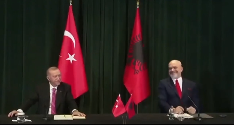 Erdoğan’dan Arnavut muhabire: Bizi ters köşe yapmak istiyorsun galiba