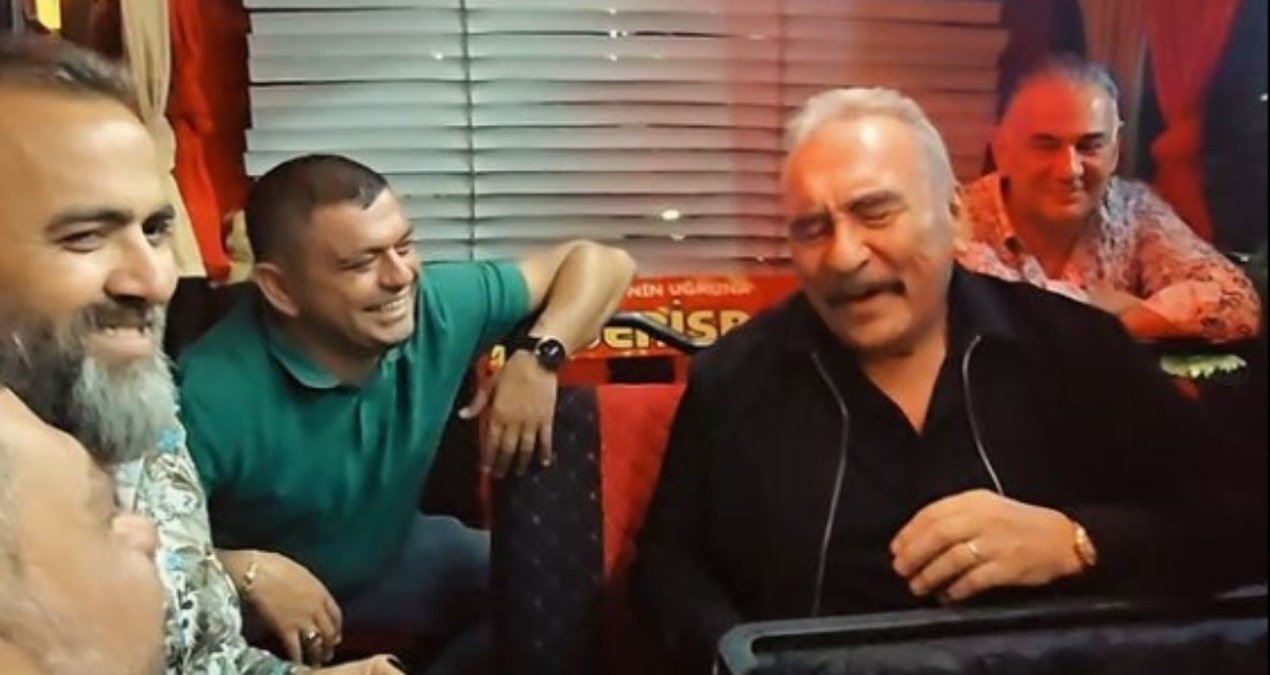 Ümit Besen, Kayseri’deki konserine nostaljik minibüsle gitti